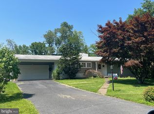 1526 Greening Ln, Harrisburg, PA 17110