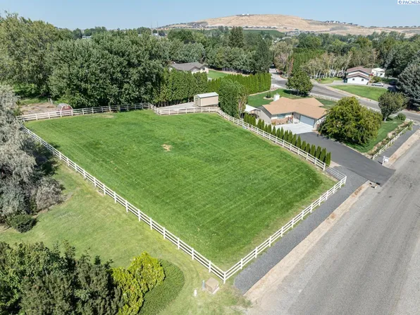4904 S Toro Rd, Kennewick, WA 99338