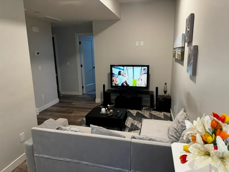 2 bed, 1.0 bath, $1,100 — Photo 3