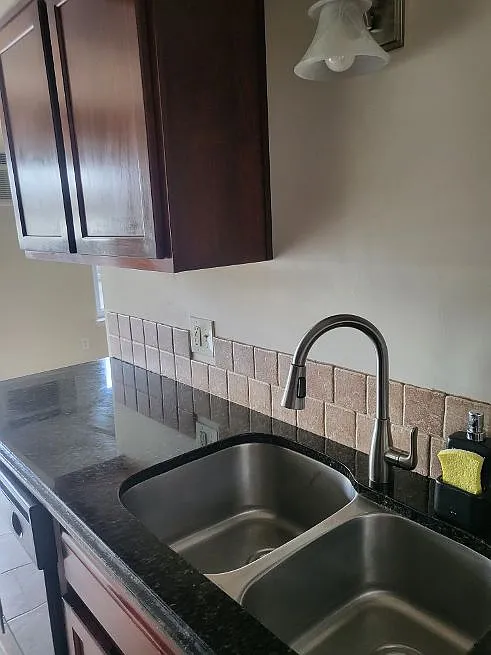 Condominium, Ranch - Shelby Twp, MI — Photo 3