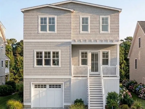 6 Touraine Ave, Hull, MA 02045
