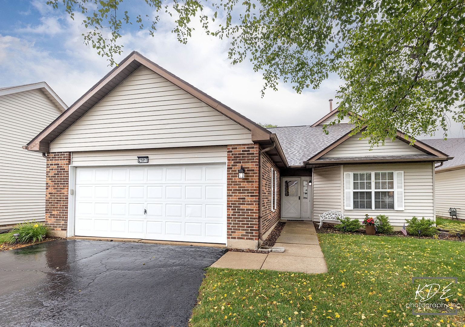 21017 W Hazelnut Ln