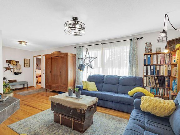 5th image of 27 Willow Cres