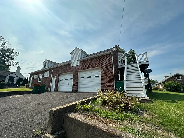 500 Penn St #2