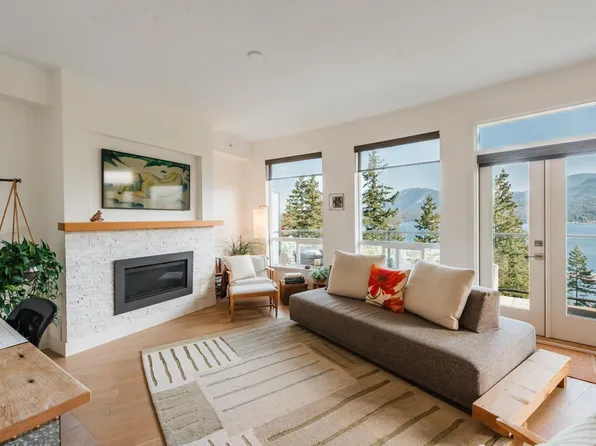 5780 Marine Way #302, Sechelt, BC V7Z 0L8