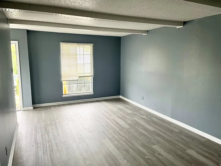 1800 Sanford Dr #4 — Photo 4