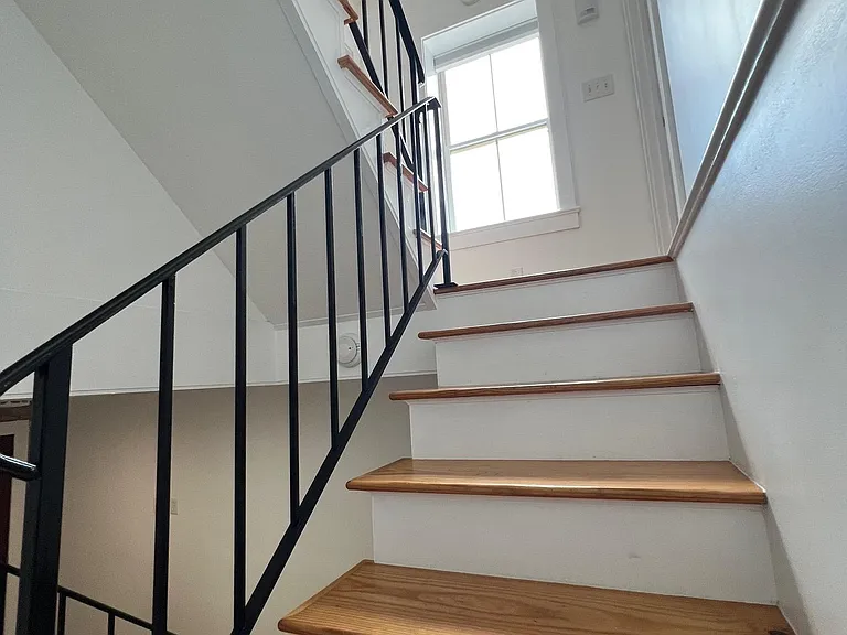 1140 4th St NW — Photo 9