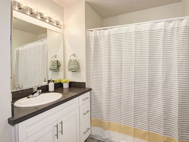 Glacier Point Apartments — Photo 14