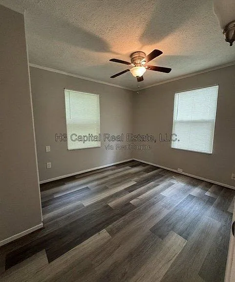 302 Cobb St — Photo 5