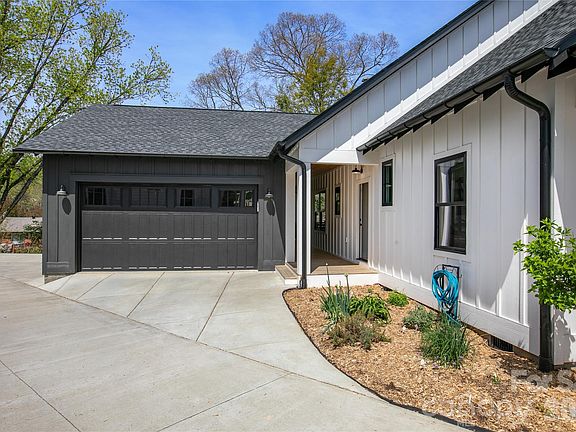 2nd image of 71 Hidden Pond Ln