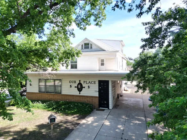 114 E 3rd St, Storm Lake, IA 50588