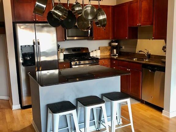 2nd image of 1000 N Kingsbury St #106F