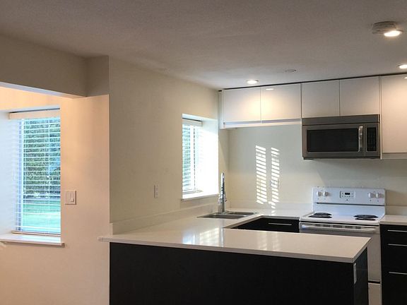 4th image of 9025 203b St