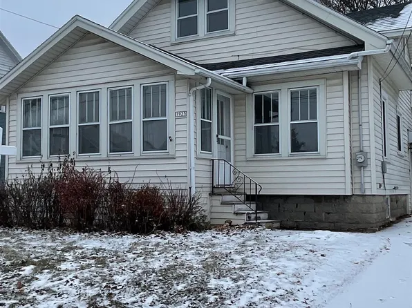 1925 Oregon St, Oshkosh, WI 54902