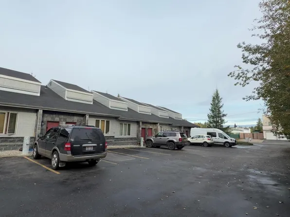 825 28th Ave APT 3, Fairbanks, AK 99701