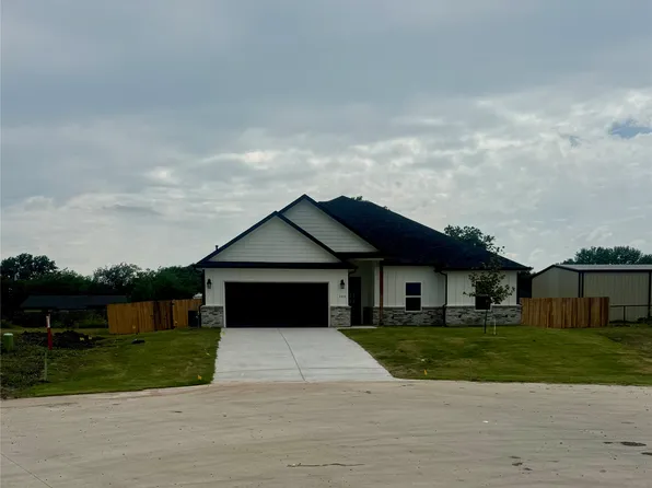 300 Copper Penny Ct, Palmer, TX 75152