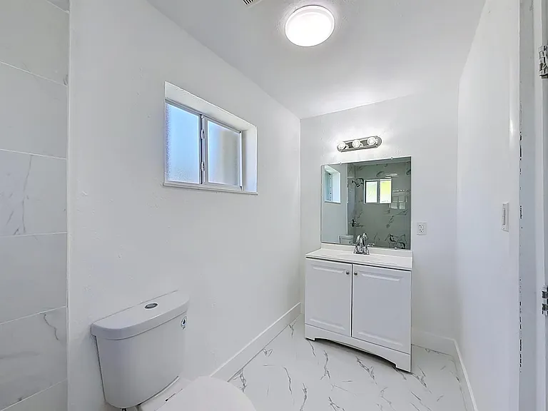 10230 SW 177th St — Photo 10