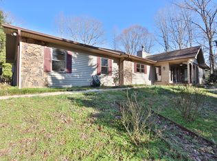 210 Robinson Rd, Dahlonega, GA 30533