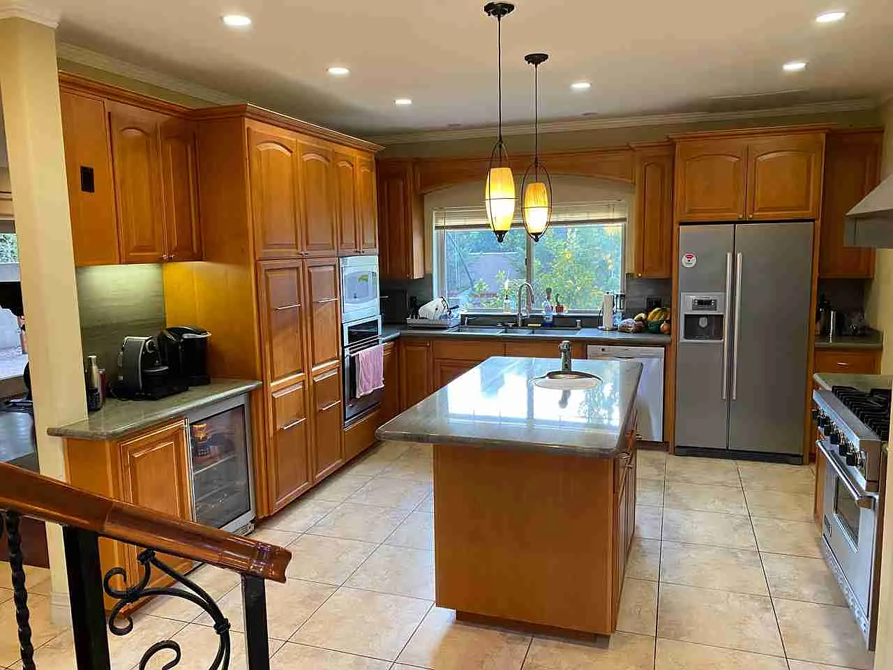 5 bed, 4.5 bath, 3000 sqft, $2,290 — Photo 3