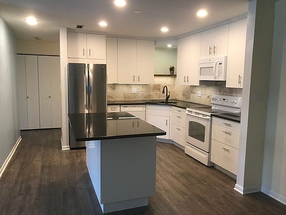 2nd image of 1112 Castilian Ct APT 103