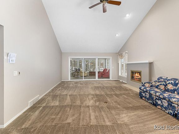 4th image of 6977 Pinehurst Ln NE