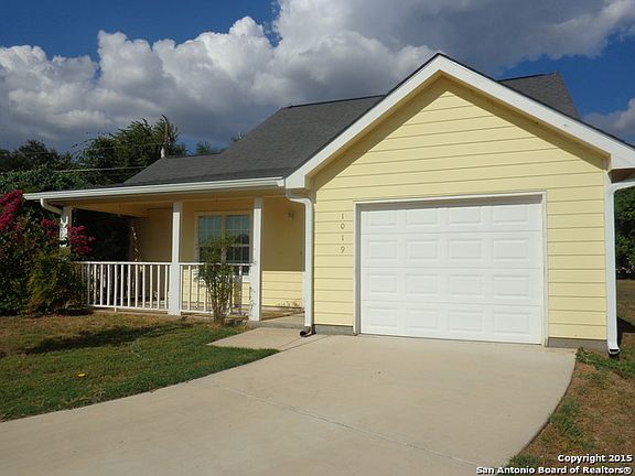 2nd image of 1019 Verbena Loop