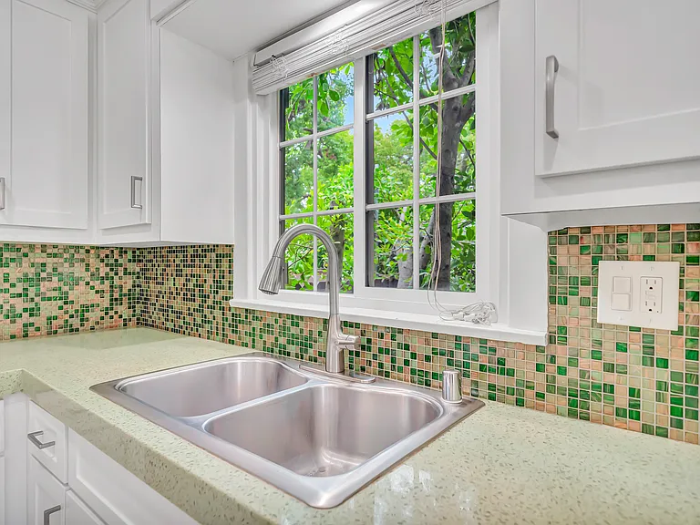 546 S Beachwood Dr — Photo 27