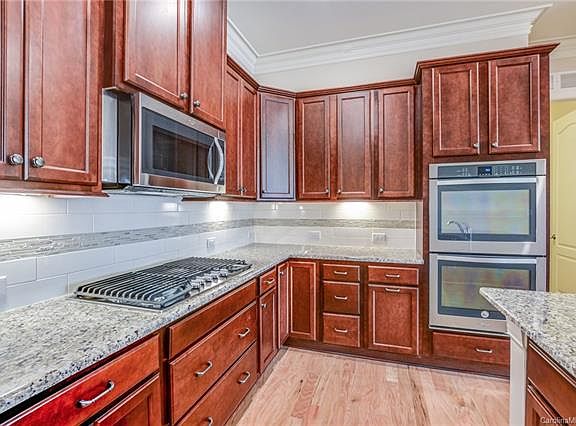 3rd image of 4079 Thames Cir