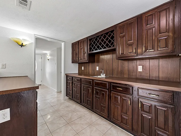 10239 Green Ash Rd — Photo 9