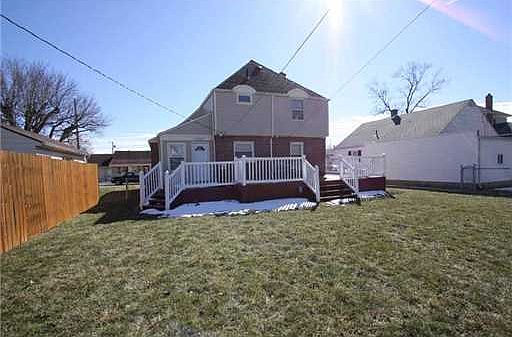 3rd image of 604 Lindsey St