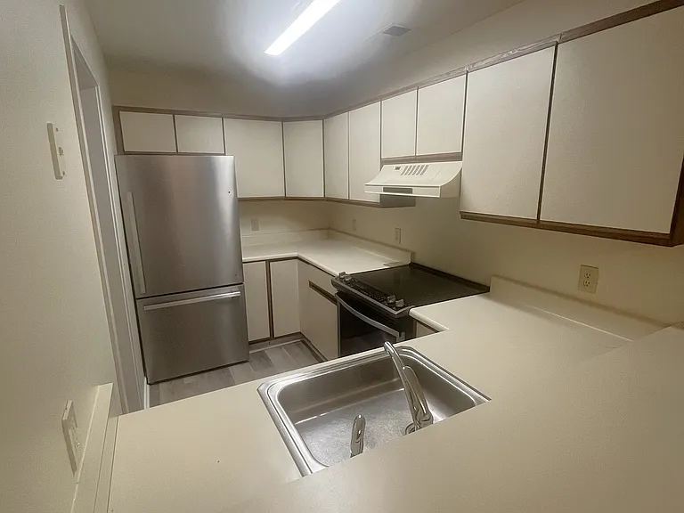 2304 Pine Ct S #13 — Photo 3