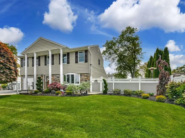 13 Carto Circle, Deer Park, NY 11729