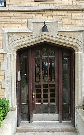 2nd image of 3100 W Lyndale St #3B