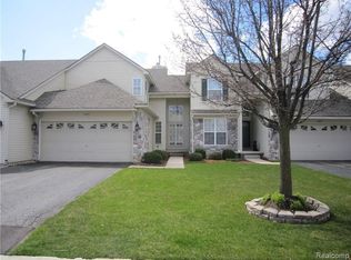 1069 Calpernia, Wixom, MI 48393