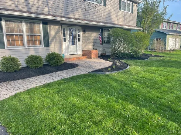 8146 Old Sunridge Dr, Manlius, NY 13104