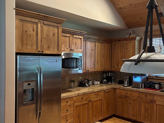 5th image of 99 Moulton Ln
