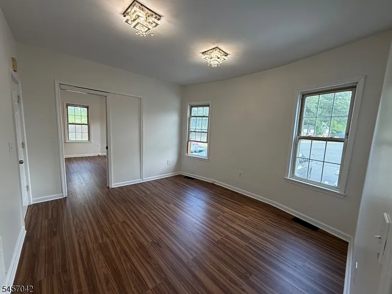 3 bed, 1.0 bath, $2,500 — Photo 4