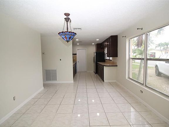5th image of 3910 SW 61st Ave