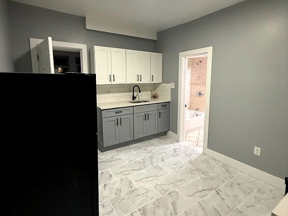 5th image of 845 Garden St #2R
