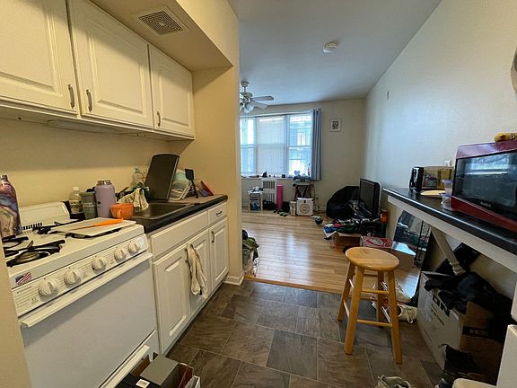 2nd image of 1819 N Cambridge Ave APT 210
