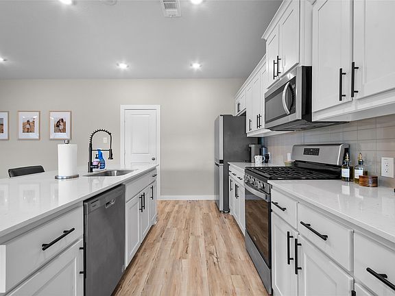 5th image of 797 Vineyard Way