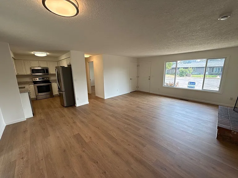 3641 Cherrylawn Ct NE — Photo 4