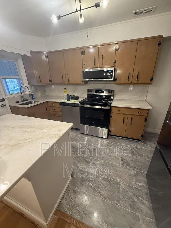 1 bed, 1.0 bath, 1596 sqft, $750 — Photo 2
