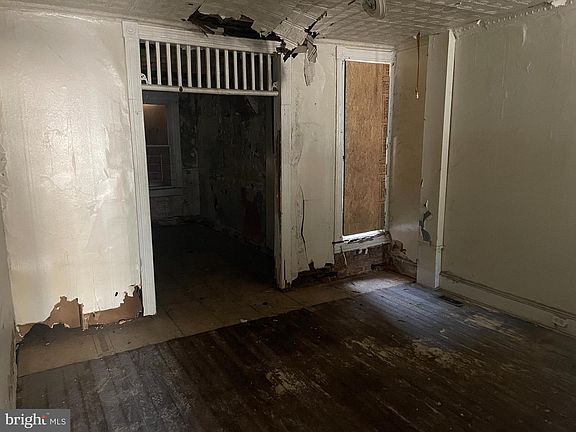 5th image of 1927 Penrose Ave