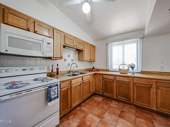 3rd image of 10506 W OAKMONT Drive