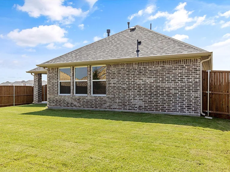 324 Amenduni Ln — Photo 32