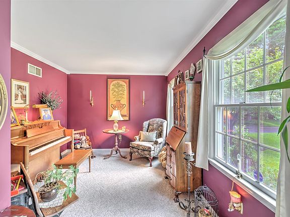 5th image of 6 Hemlock Dr