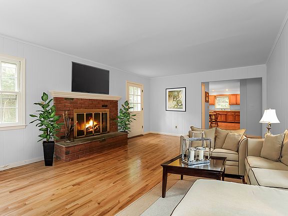 4th image of 300 Rockland Ave