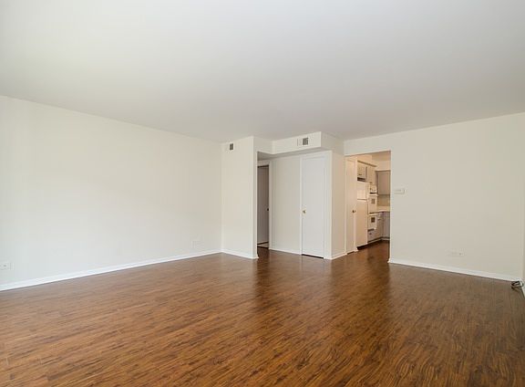 2nd image of 5320 W Windsor Ave APT 2B
