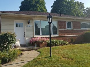 35312 Elmira St, Livonia, MI 48150